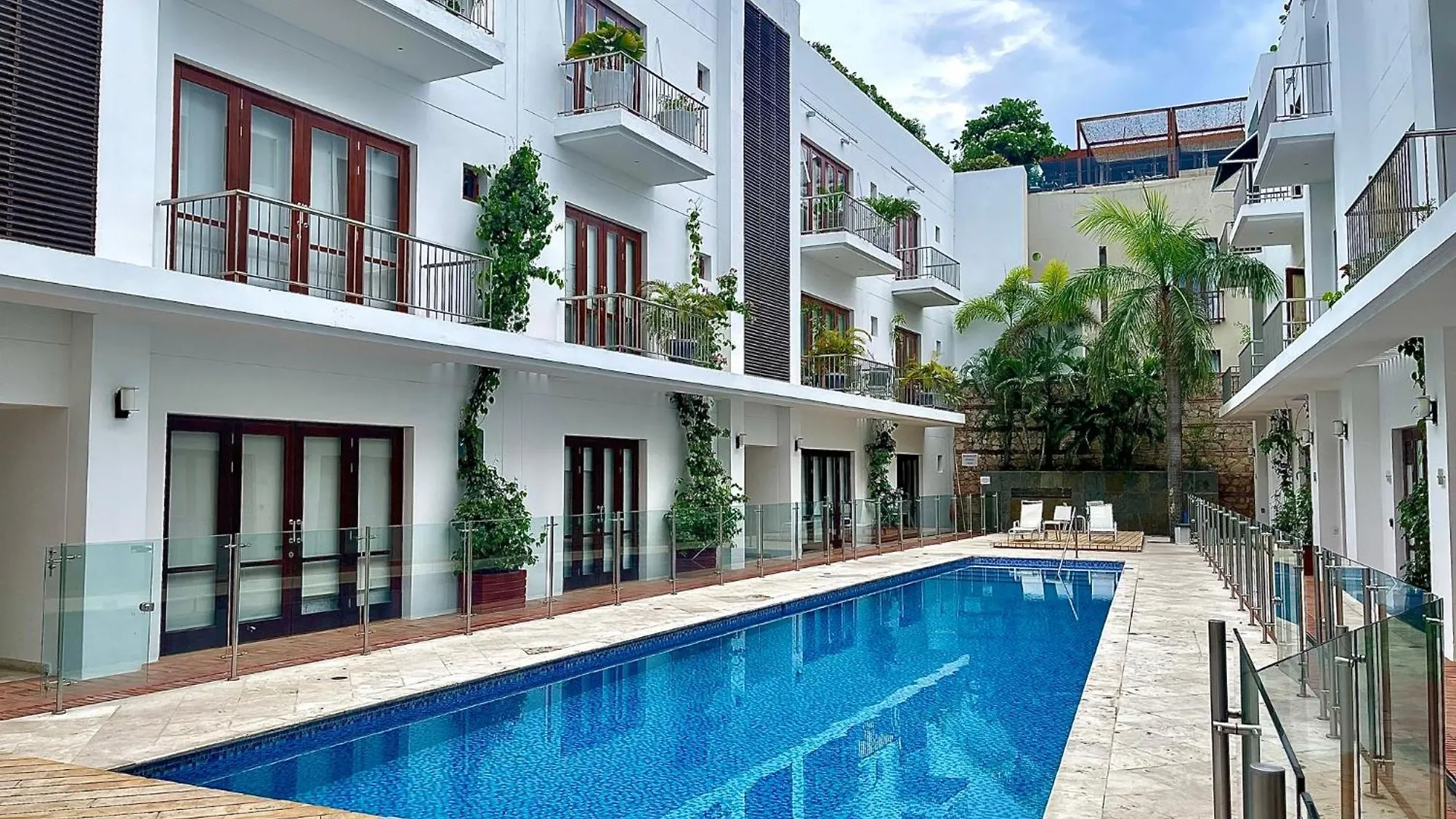 1Br Modern In Old City In Colonial Building contacts